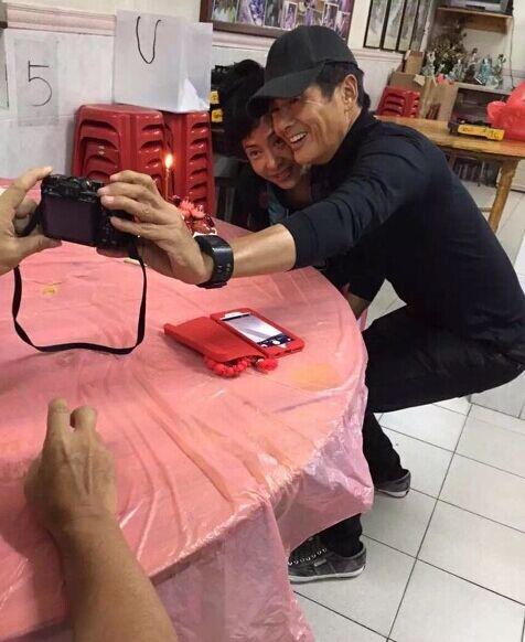 直击明星生日趴奢靡场面：大小S制服秀色诱老公