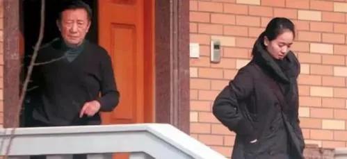 娱乐圈出轨的男人_明星出轨被偷拍没拉窗帘_娱乐圈忘记拉窗帘出轨事件