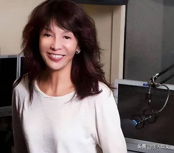 姓郑的女明星：68岁郑裕玲健身照打脸谣言，郑绪岚为儿攒首付