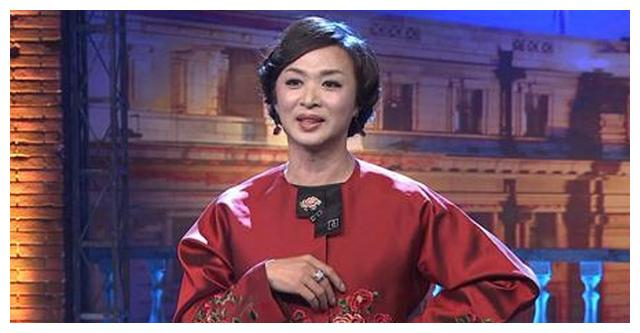 四位备受争议的主持人,第一位娘气十足,她年轻靓丽却黑料不断!