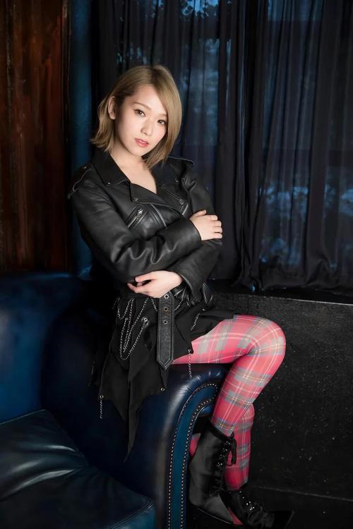 女明星露肩装图片_av女明星裸露_十大女明星裸妆照片高清壁纸